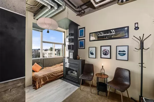 Victoria, BC V8V 5A1,1061 Fort St #401