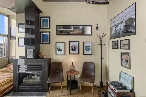 Victoria, BC V8V 5A1,1061 Fort St #401