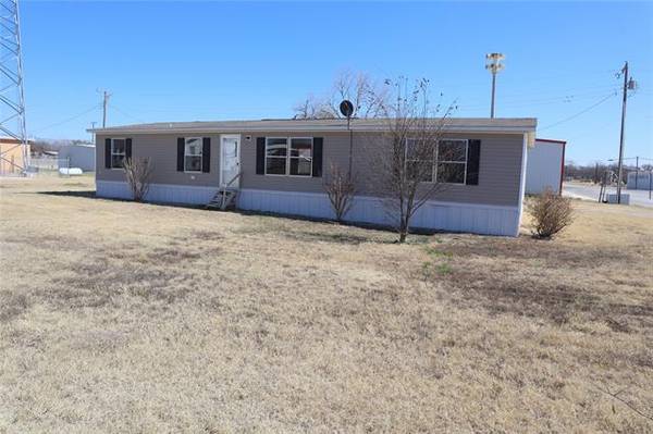 305 Avenue D, Carbon, TX 76435