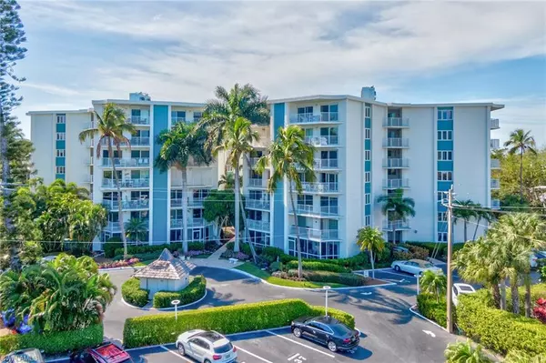 1300 Gulf Shore BLVD N #403, Naples, FL 34102