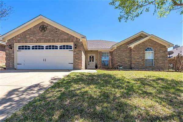 608 Saint Eric Drive, Mansfield, TX 76063