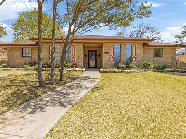 2830 Club Meadow Drive, Garland, TX 75043