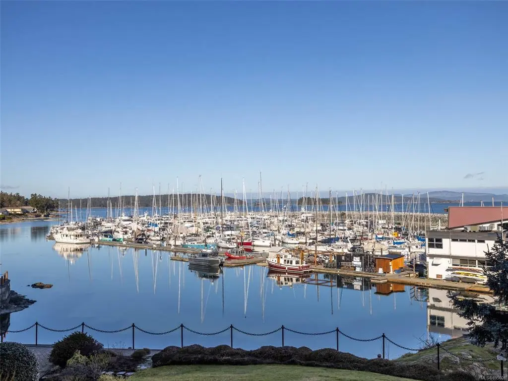 9851 Second St #2B, Sidney, BC V8L 3C7