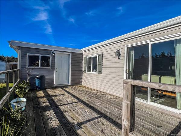 Ucluelet, BC V0R 3A0,423 Orca Cres