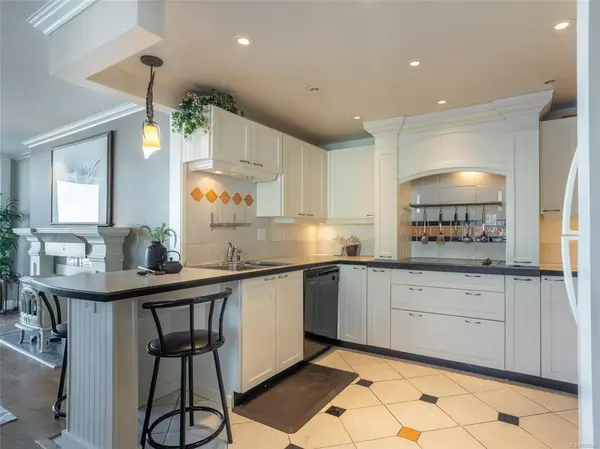 9851 Second St #2B, Sidney, BC V8L 3C7