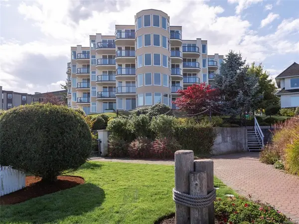 9851 Second St #2B, Sidney, BC V8L 3C7