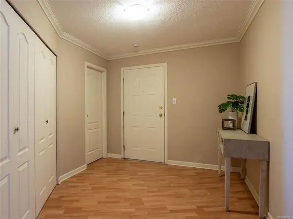 9851 Second St #2B, Sidney, BC V8L 3C7