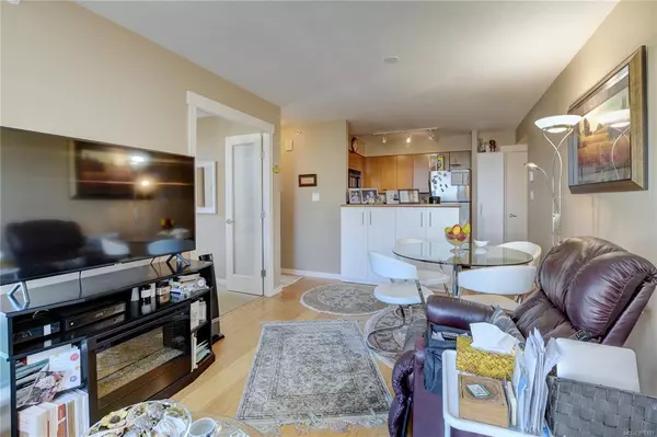 Victoria, BC V8W 4A4,751 Fairfield Rd #602