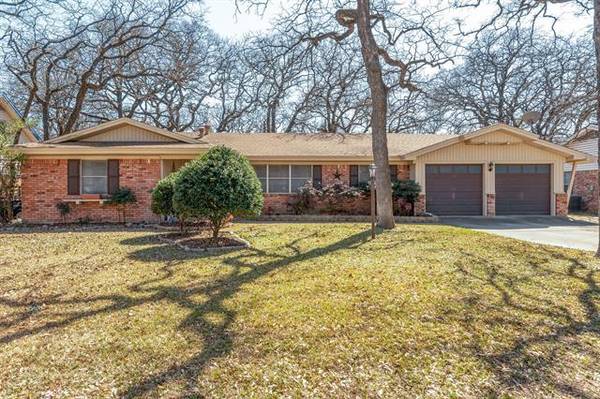 225 Ridgecrest Drive, Hurst, TX 76053