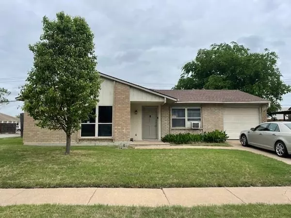 6901 Sunflower Circle N, Fort Worth, TX 76120