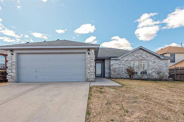 8925 Sun View Drive, White Settlement, TX 76108