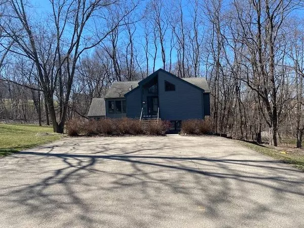 40 Valleywood Lane, Galena, IL 61036