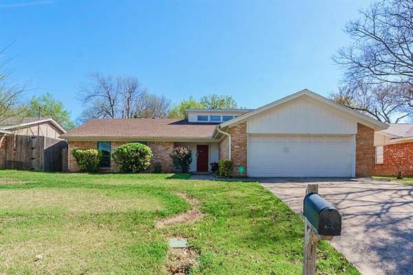 2000 Sexton Drive, Arlington, TX 76015