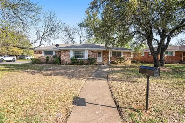 1001 Princeton Place,  Cleburne,  TX 76033