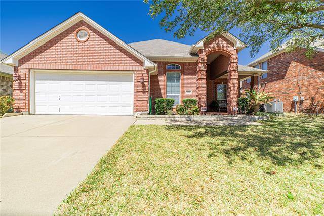 1120 Amesbury Lane, Grand Prairie, TX 75052