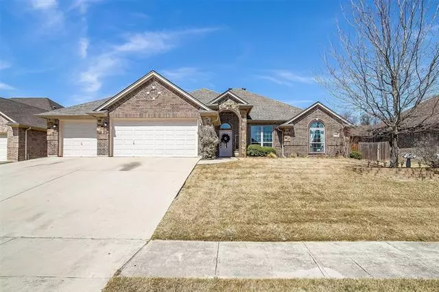 8228 Shady Valley Drive, Benbrook, TX 76116