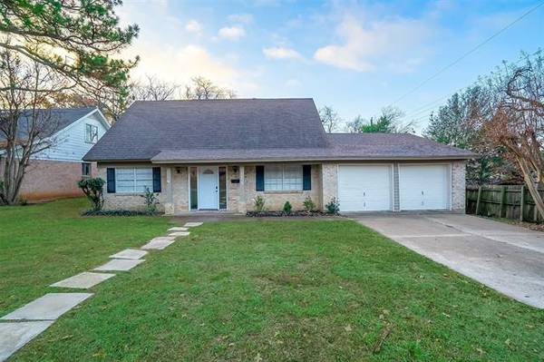 1716 Larkspur Drive, Arlington, TX 76013