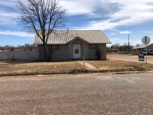 602 E Lee Street, Rotan, TX 79546