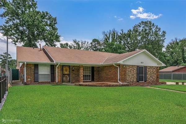 927 Whispering Lake Drive, Shreveport, LA 71107