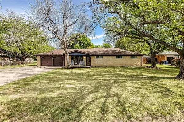 725 Oak Grove Road E, Fort Worth, TX 76028