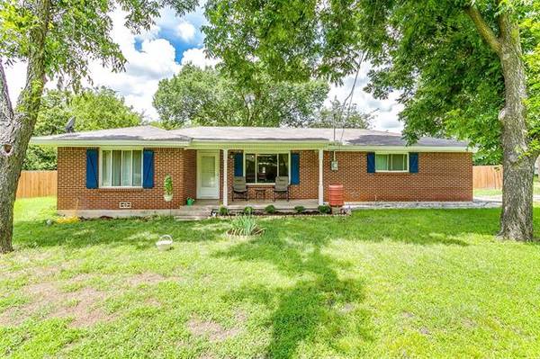 305 N Avenue D, Springtown, TX 76082