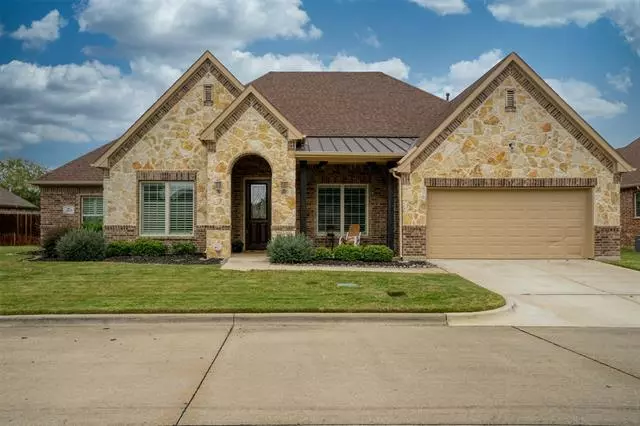 6917 GOLF GREEN Drive, Arlington, TX 76001