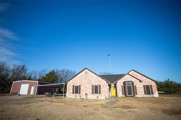 386 County Road 4443, Trenton, TX 75490