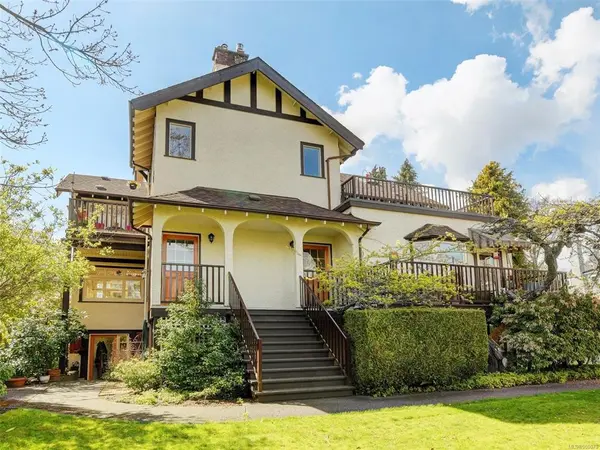 753 Pemberton Rd #2,  Victoria,  BC V8S 3R3