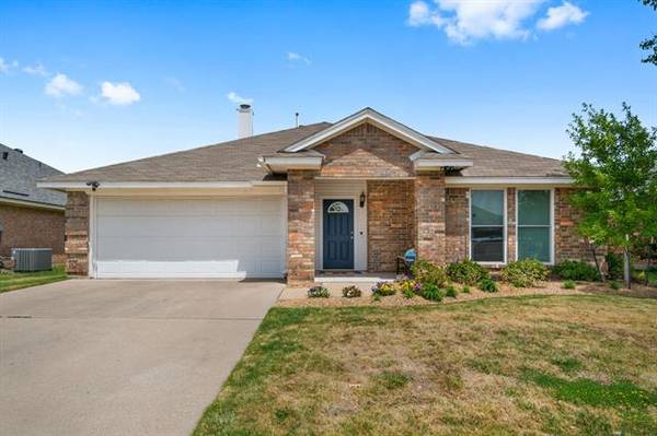 6637 Ridgetop Drive, Watauga, TX 76148