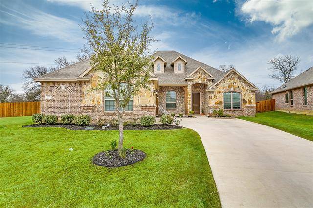 1136 Sapphire Lane, Burleson, TX 76058