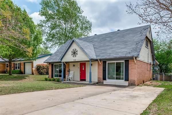 713 Oak Drive, Hurst, TX 76053