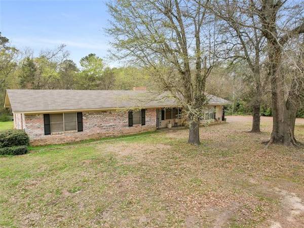 300 Pine Street, Ore City, TX 75683