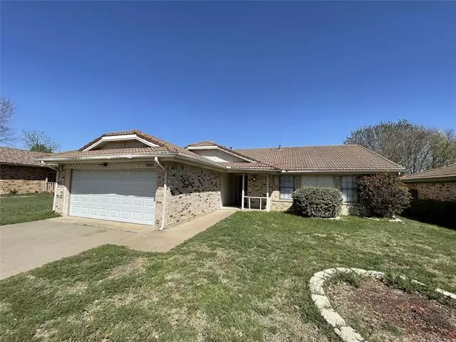 Fort Worth, TX 76133,7421 Meadow Creek Drive