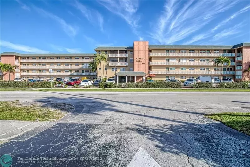 Deerfield Beach, FL 33064,941 Crystal Lake Dr  #208