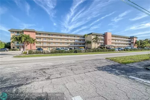 Deerfield Beach, FL 33064,941 Crystal Lake Dr  #208