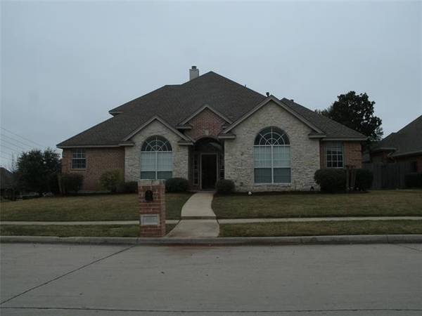 661 Bear Creek Drive, Hurst, TX 76054