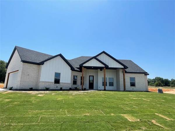 136 Greyhound Lane, Poolville, TX 76487