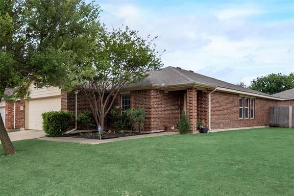 10757 Kittering Trail, Fort Worth, TX 76052