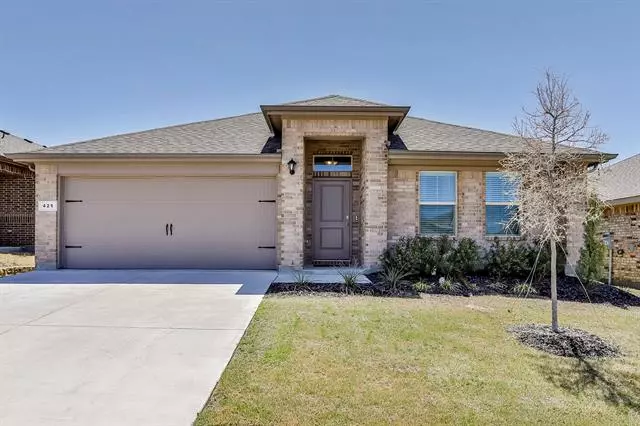 421 Foxhunter Street, Fort Worth, TX 76131