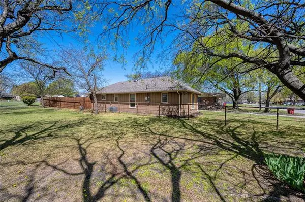 Whitewright, TX 75491,513 S Carter Street