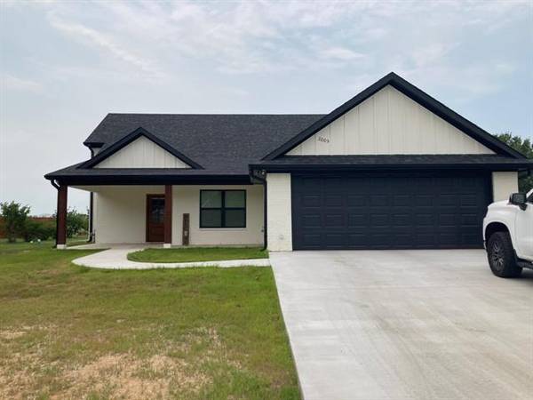 2005 S Village Drive, Bonham, TX 75418