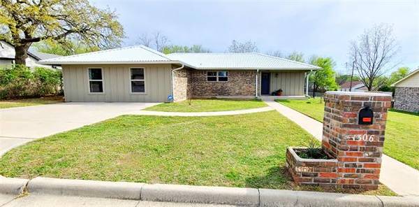 1306 Henderson Street, Bridgeport, TX 76426