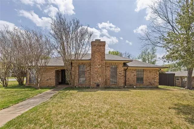 432 Elisha Drive, Bedford, TX 76021