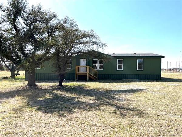 196 Cowboys Lane,  Springtown,  TX 76082