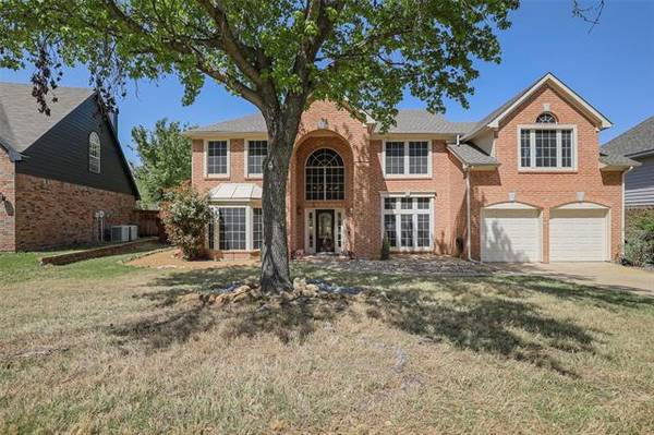 1077 Woodbriar Drive, Grapevine, TX 76051