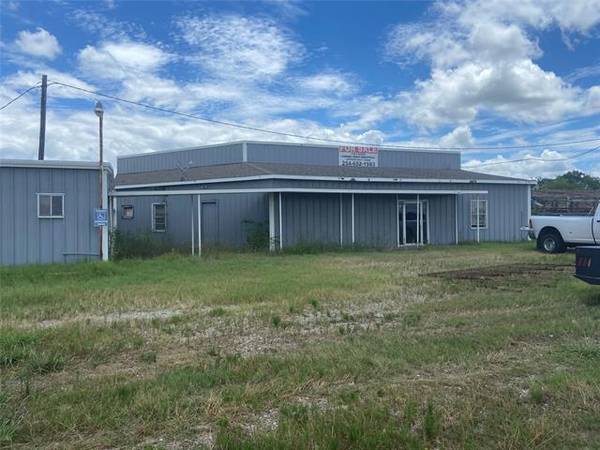 2632 N CENTER Street, Bonham, TX 75418