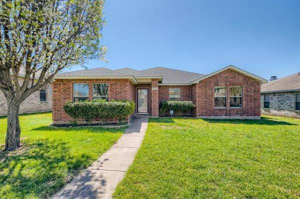 1416 Bumble Bee Drive, Lancaster, TX 75134