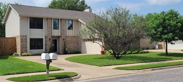 300 Springridge Lane, Euless, TX 76039