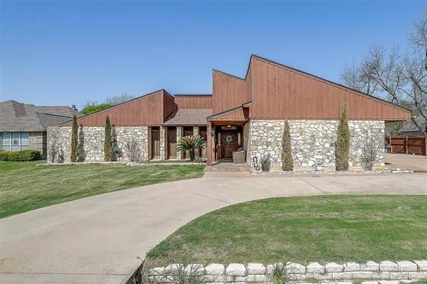 9002 Woodlawn Drive, Granbury, TX 76049