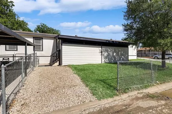 5812 Bonanza Drive #52, Haltom City, TX 76137